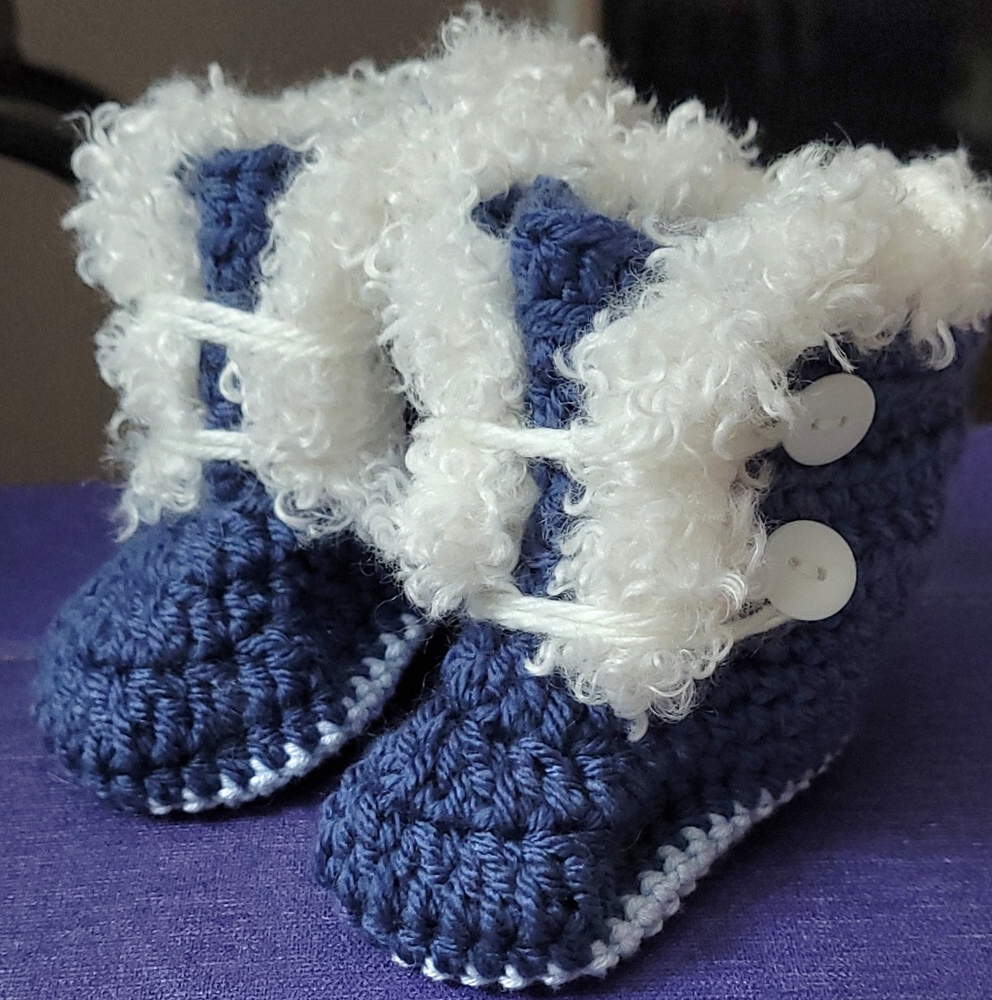 Baby booties (0-6 mos)